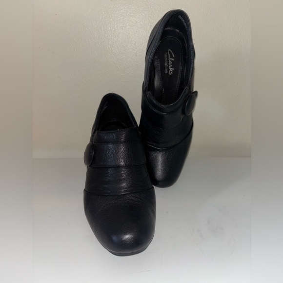 Clarks Black Flats Slip-On Comfort Loafers - Picture 1 of 9